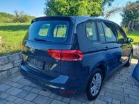 Gebraucht VW Touran Trendline 110 PS (80 kW) 2018 Uranograu Van / Kleinbus