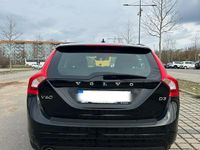 Gebraucht Volvo V60 Kinetic 150 PS (110 kW) 2017 Schwarz Kombi