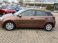 Gebraucht Hyundai i20 Trend 84 PS (61 kW) 2015 Braun Kleinwagen