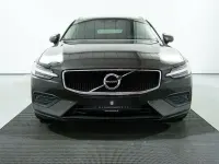 Gebraucht Volvo V60 Momentum 190 PS (139 kW) 2019 Pine grey (metallic) Kombi