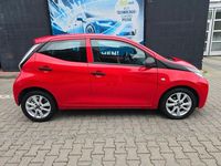 Gebraucht Toyota Aygo 69 PS (50 kW) 2016 Rot Kleinwagen