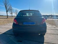 Gebraucht Peugeot 207 Urban Move 95 PS (69 kW) 2010 Schwarz Kleinwagen