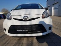 Gebraucht Toyota Aygo Basis 68 PS (50 kW) 2013 Weiß Kleinwagen
