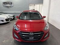 Gebraucht Hyundai i30 101 PS (74 kW) 2016 Rot Kombi