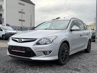 Gebraucht Hyundai i30 90 PS (66 kW) 2012 Silber Kombi