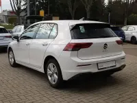 Gebraucht VW Golf VIII Life 131 PS (96 kW) 2022 Weiß Limousine