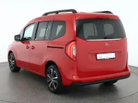 Gebraucht Mercedes T180 Progressive 116 PS (85 kW) 2023 Rot Van / Kleinbus