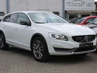 Gebraucht Volvo V60 CC Summum 190 PS (139 kW) 2015 White solid Kombi