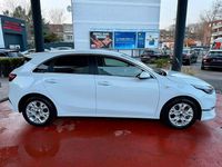 Gebraucht Kia Ceed 160 PS (117 kW) 2022 Weiß Kleinwagen