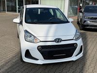Gebraucht Hyundai i10 67 PS (49 kW) 2017 Weiß Kleinwagen