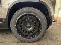 Gebraucht Land Rover Defender SE Dynamic 300 PS (220 kW) 2023 Braun SUV