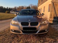 Gebraucht BMW 318 143 PS (105 kW) 2010 Grau Limousine