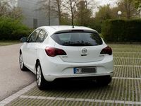Gebraucht Opel Astra Edition 136 PS (100 kW) 2014 Weiß Limousine