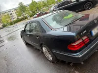 Gebraucht Mercedes E270 173 PS (127 kW) 2001 Blau Limousine