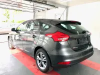 Gebraucht Ford Focus Ambiente 101 PS (74 kW) 2015 Grau Limousine