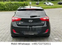 Gebraucht Hyundai i30 Intro Edition 90 PS (66 kW) 2012 Schwarz Limousine