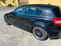 Gebraucht BMW 118 129 PS (94 kW) 2007 Schwarz Kleinwagen