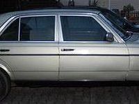 Gebraucht Mercedes E280 185 PS (136 kW) 1981 Grün metallic Limousine