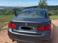 Gebraucht BMW 318 143 PS (105 kW) 2012 Grau Limousine
