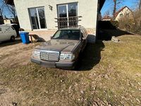 Gebraucht Mercedes E220 132 PS (97 kW) 1987 Braun Kombi