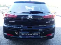 Gebraucht Hyundai i20 Trend 84 PS (61 kW) 2018 Schwarz Kleinwagen