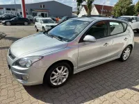 Gebraucht Hyundai i30 Classic 126 PS (92 kW) 2012 Silber Limousine
