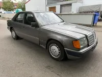 Gebraucht Mercedes E230 132 PS (97 kW) 1991 Grau Limousine