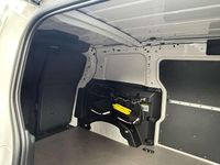 Second-hand VW ID. Buzz 150 kW (204 CP) 2023 Alb Monovolum