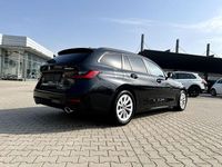 Gebraucht BMW 320 Advantage 190 PS (139 kW) 2020 Black sapphire (metallic) Kombi