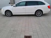 Gebraucht Skoda Superb 140 PS (102 kW) 2011 Weiß Kombi