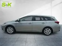 Gebraucht Toyota Auris Team 116 PS (85 kW) 2018 New medium silver/ grey Kombi