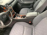 Usata Mercedes 220 2004 Andere farben Utilitaria