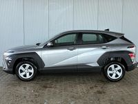 Neu Hyundai Kona Comfort 101 PS (74 kW) 2025 Shimmering silver SUV