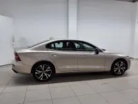 Gebraucht Volvo S60 Plus 250 PS (183 kW) 2023 Beige Limousine