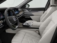 Gebraucht BMW 740 Executive 299 PS (219 kW) 2025 Schwarz Limousine