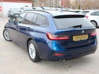 Gebraucht BMW 320 Advantage 190 PS (139 kW) 2019 Blau Kombi