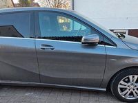 Gebraucht Mercedes B200 156 PS (114 kW) 2011 Grau Van / Kleinbus