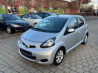 Gebraucht Toyota Aygo 68 PS (50 kW) 2011 Silber Kleinwagen