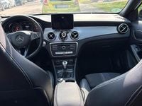Gebraucht Mercedes GLA200 156 PS (114 kW) 2018 Weiß SUV