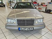 Gebraucht Mercedes 220 150 PS (110 kW) 1993 Silber Coupé