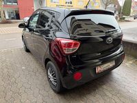 Gebraucht Hyundai i10 Classic 67 PS (49 kW) 2017 Schwarz Kleinwagen