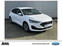 Neu Ford Focus Titanium 125 PS (91 kW) 2025 Frozen white Limousine