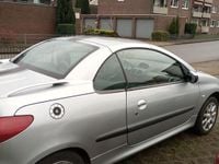 Gebraucht Peugeot 206 CC 108 PS (79 kW) 2002 Silber Cabrio