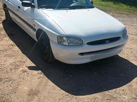 Gebraucht Ford Escort 90 PS (66 kW) 1996 Weiß Limousine