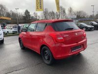 Gebraucht Suzuki Swift Comfort 83 PS (61 kW) 2023 Solid fervent red (rot) Limousine