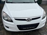Gebraucht Hyundai i30 108 PS (79 kW) 2009 Weiß Kleinwagen
