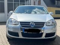 Używany VW Jetta 116 KM (85 kW) 2006 Srebrny Sedan/Limuzyna