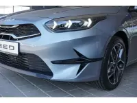 Neu Kia Ceed Style 160 PS (117 kW) 2025 Silber Kleinwagen