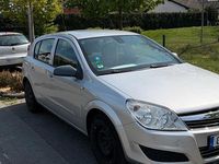 Używany Opel Astra 105 KM (77 kW) 2007 Srebrny Sedan/Limuzyna