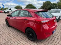 Gebraucht Hyundai i30 Classic 99 PS (72 kW) 2013 Cool red Limousine